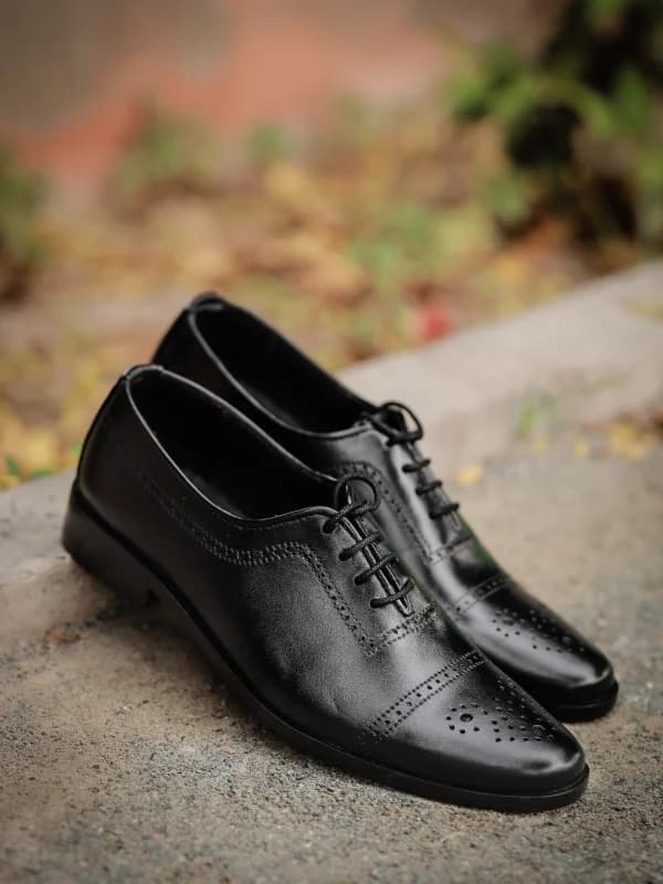 Men's Black Leather Medallion Oxfords