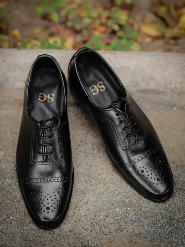 Men's Black Leather Medallion Oxfords