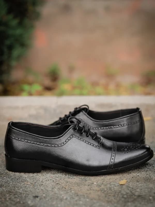 Men's Black Leather Medallion Oxfords